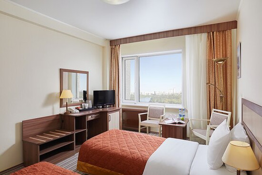 伊兹麦洛娃三角洲酒店主图