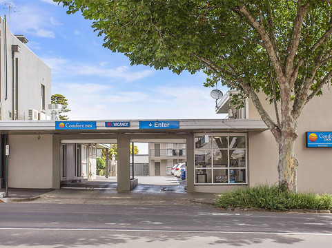 瓦南布尔酒店住宿-西方舒适旅馆