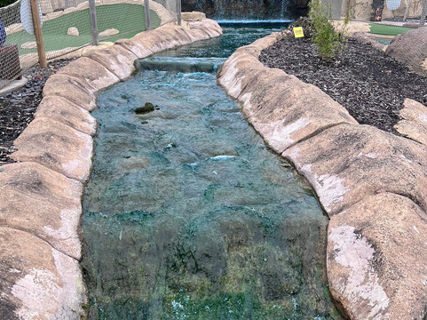 Dino Falls Adventure Golf-Trafford Park必去景点