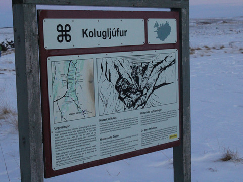 Kolugljufur Waterfall-华姆斯唐吉必去景点