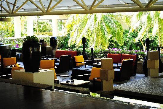 铂尔曼普吉岛卡隆海滩度假酒店主图