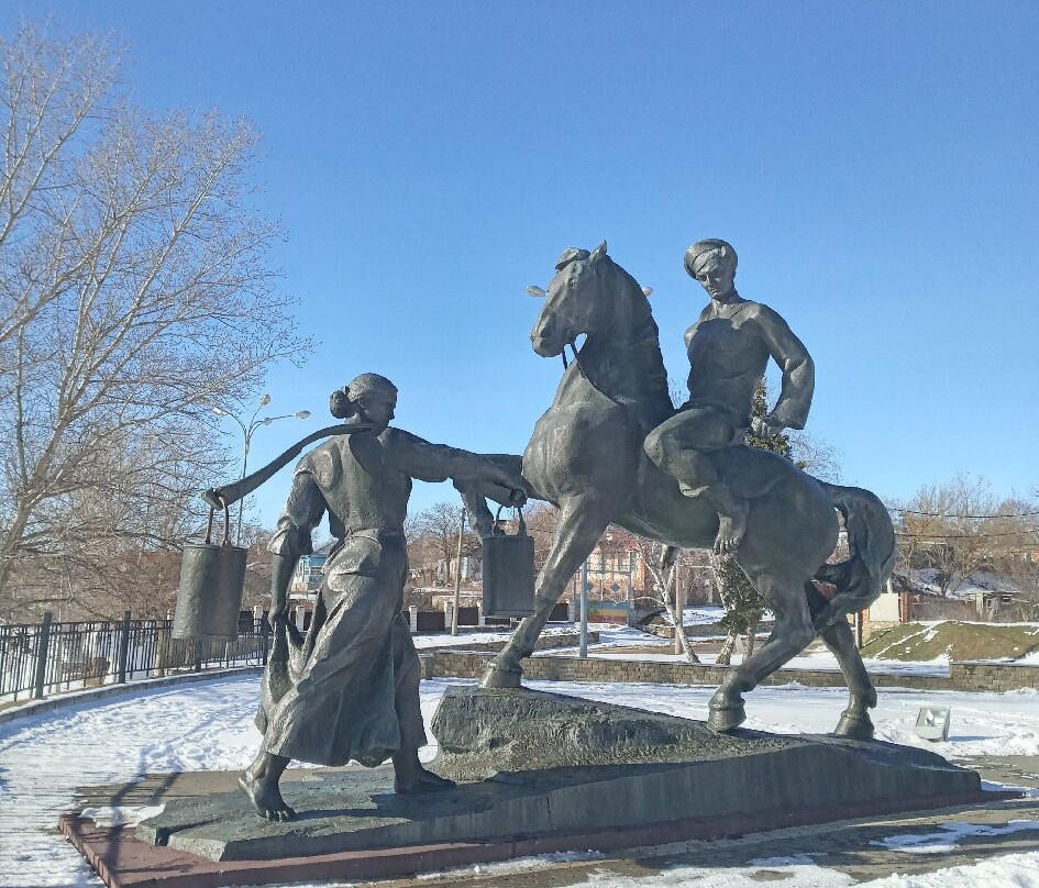 Grigoriy i Aksinya Sculptural Composition-Veshenskaya必去景点