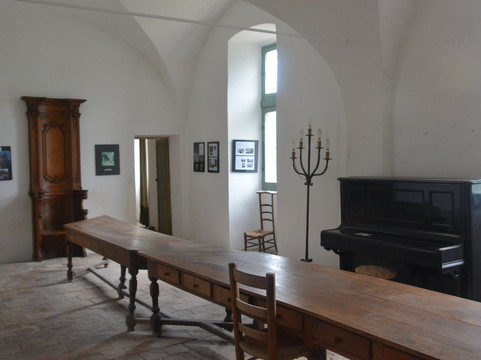 Abbaye de Saint-Hilaire-Menerbes必去景点