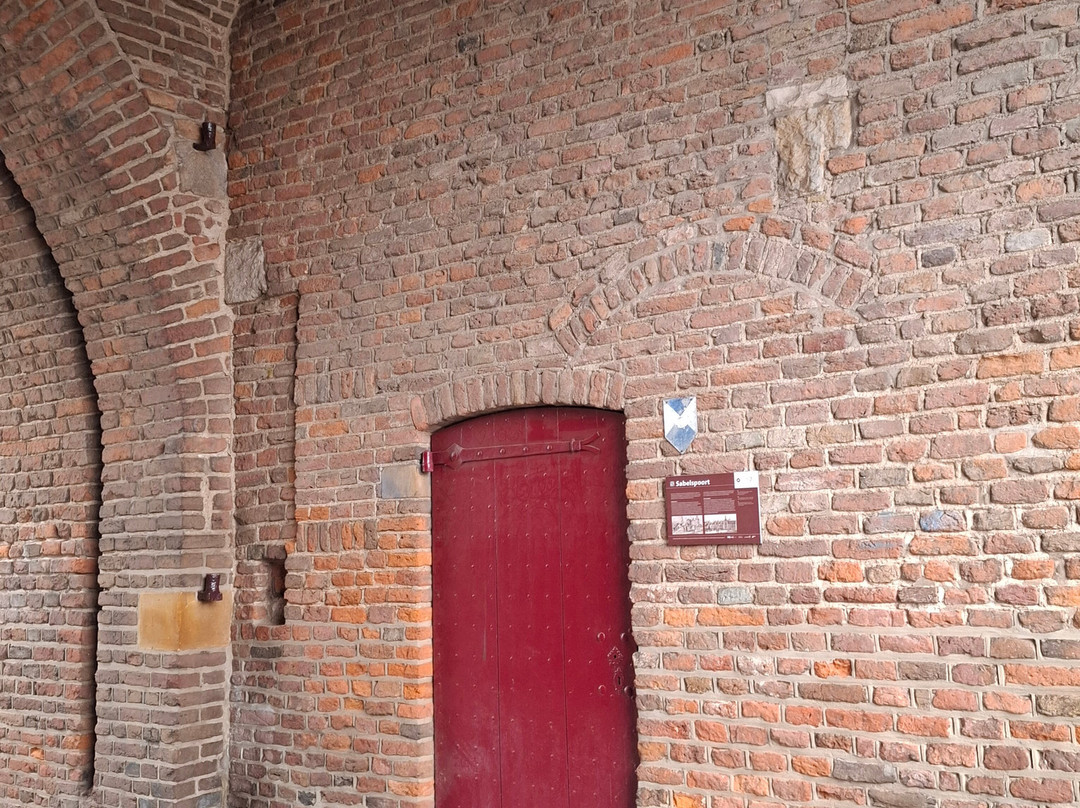 Sabelspoort of Eusebiuspoort uit 1357-阿纳姆必去景点