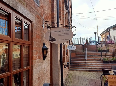 M & M Personal Vintners-伊夫舍姆必去景点