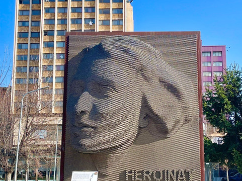 Heroinat Memorial-普里什蒂纳必去景点