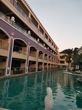 普吉岛卡伦海沙滩温泉度假酒店主图