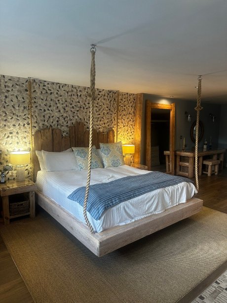 Crab Manor Hotel-官方