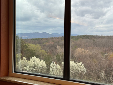 塞勒姆智选假日套房酒店主图