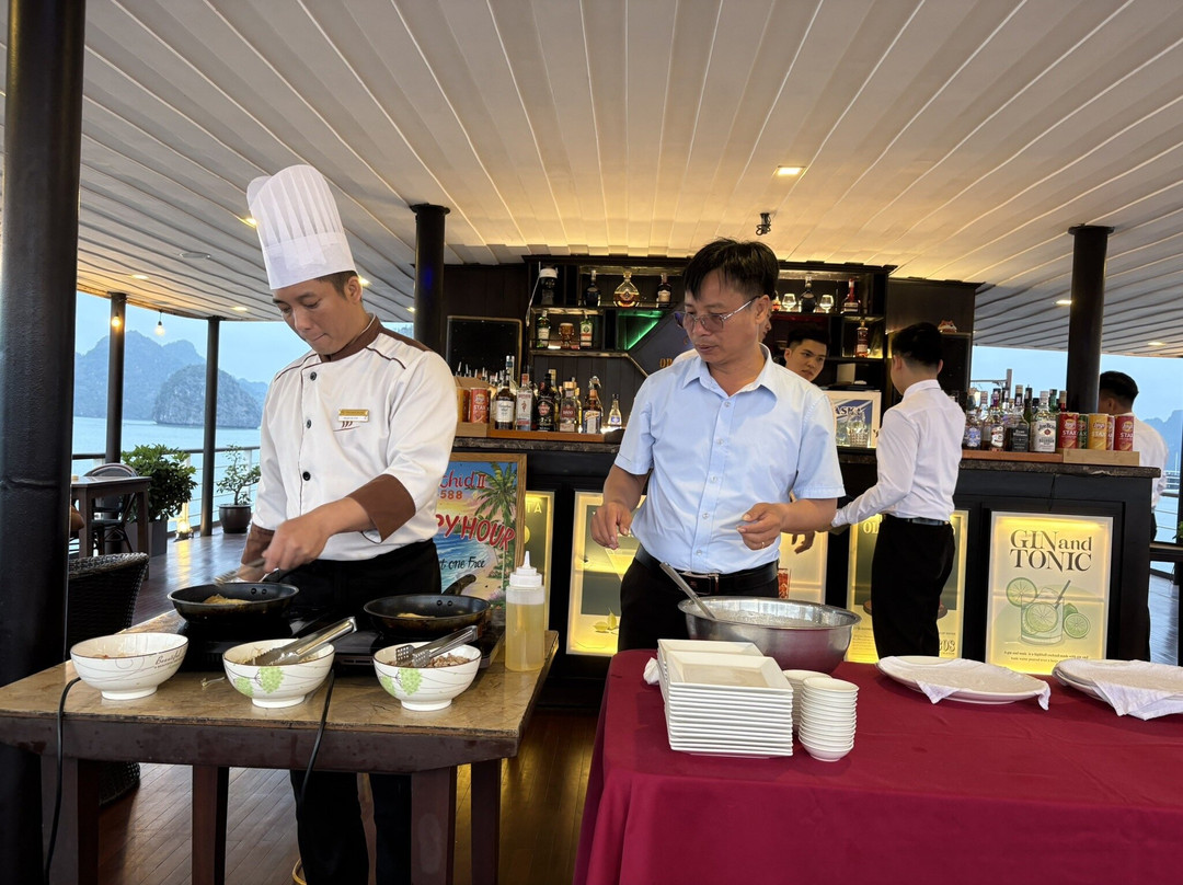 Orchid Cruises-下龙湾必去景点