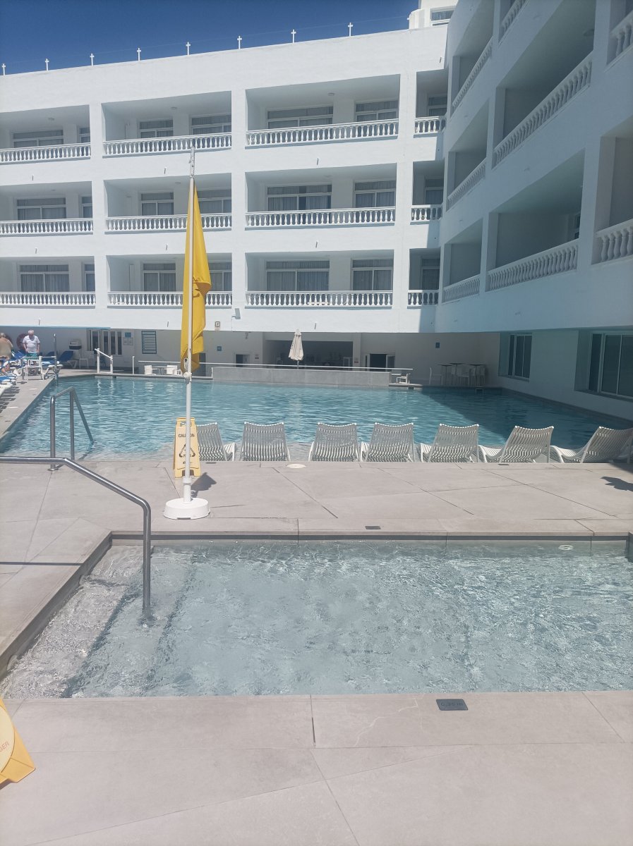 蓝海塞萨尔湖-官方