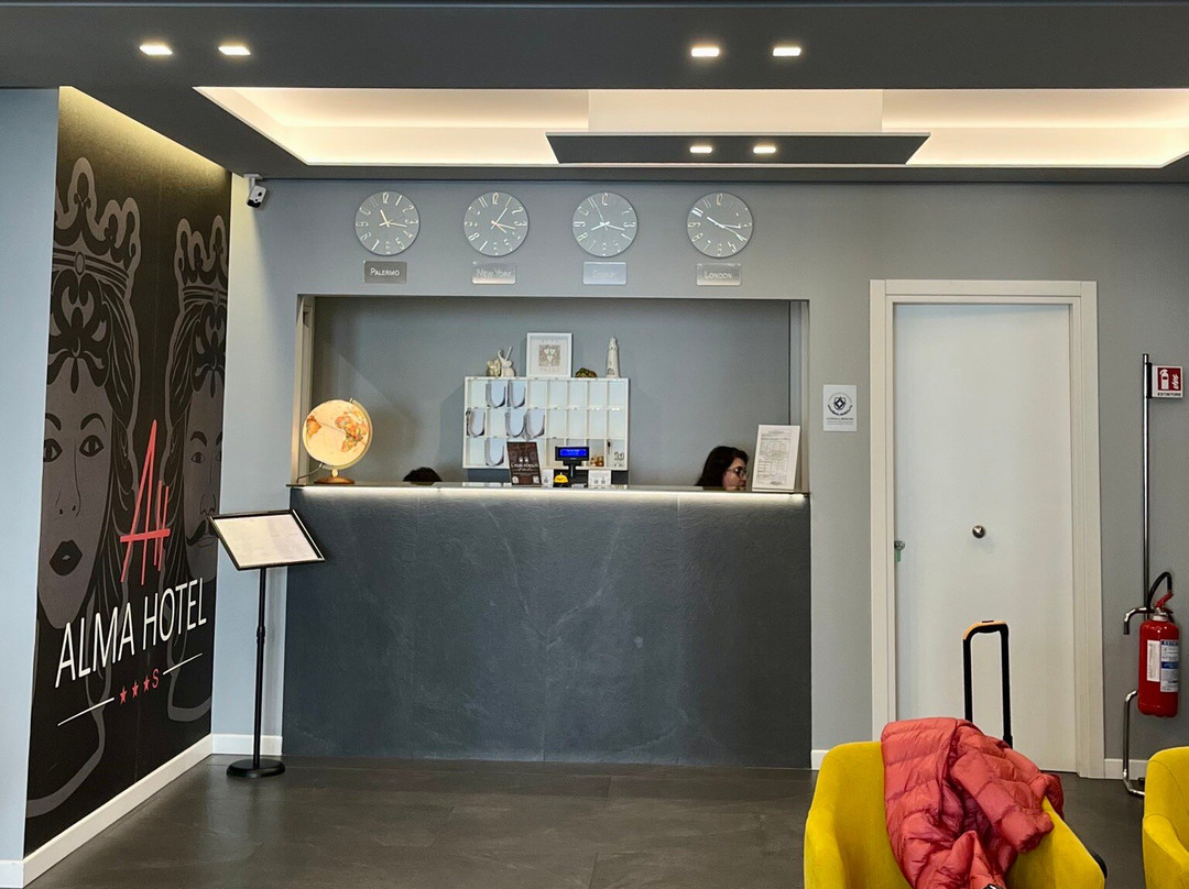 阿尔玛酒店主图