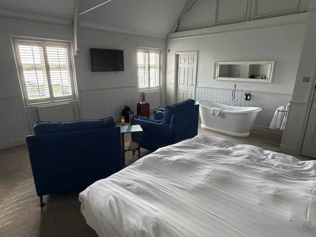 The Golden Lion Hotel主图