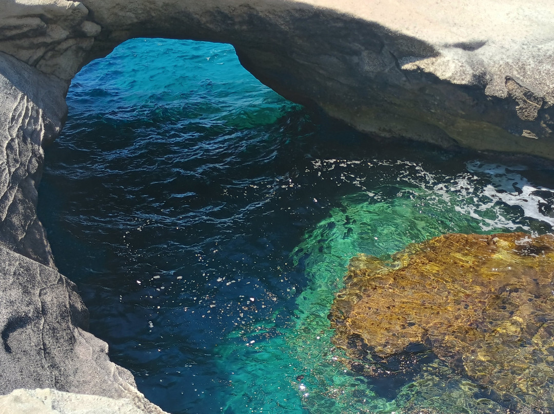 Sarakiniko Beach-米洛斯岛必去景点