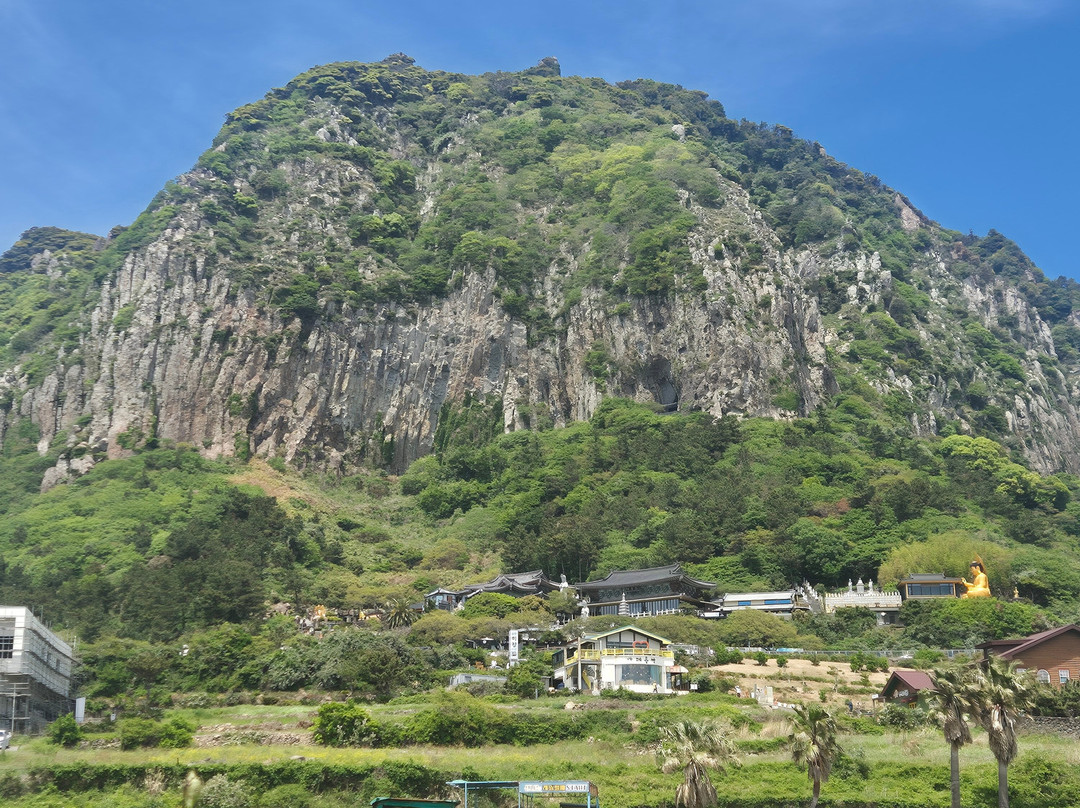 Sanbangsan Mountain-西归浦市必去景点