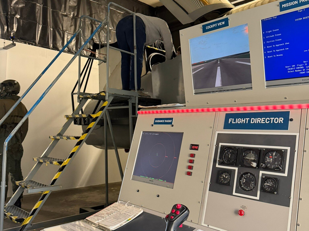 Aerospace Experience Flight Simulators-彼得伯勒必去景点