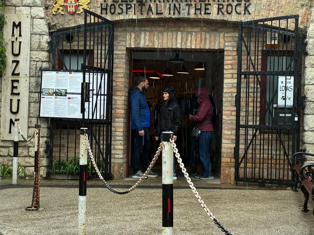岩石核地堡博物馆战地医院-布达佩斯必去景点