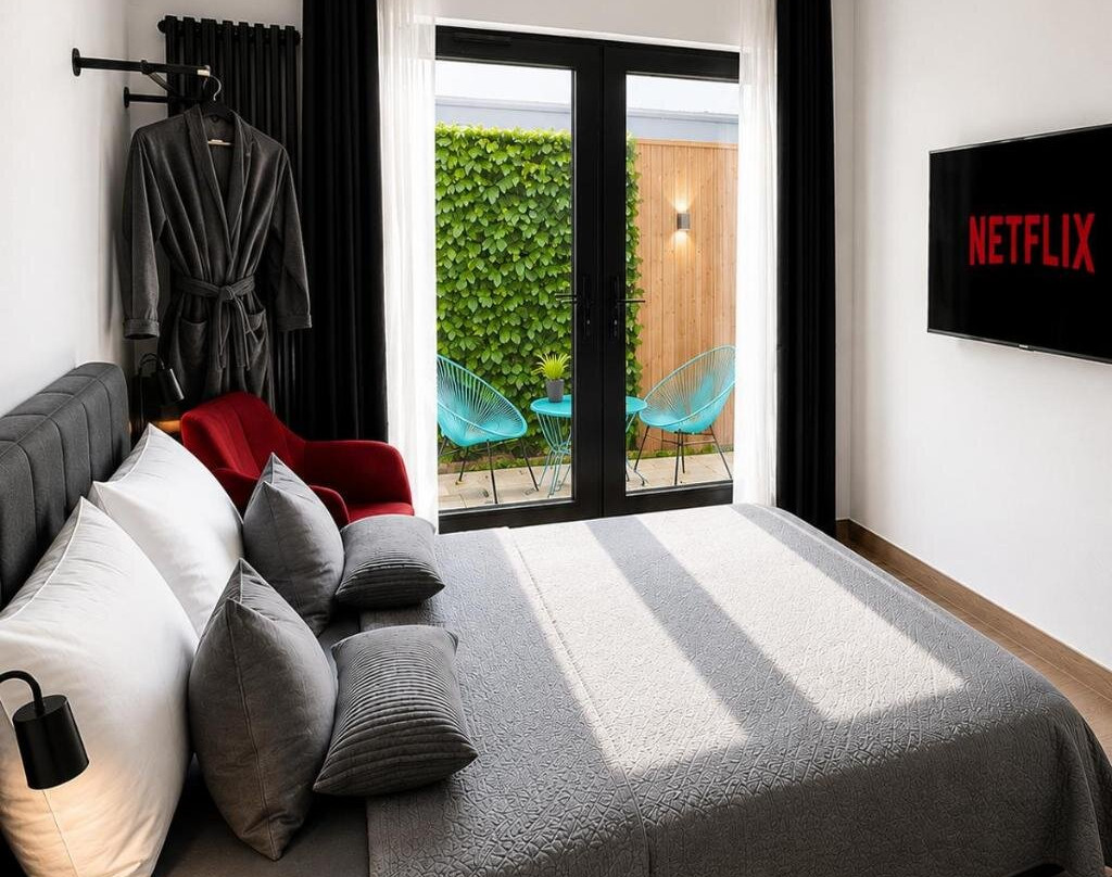 La Suite Hotel & Rooms