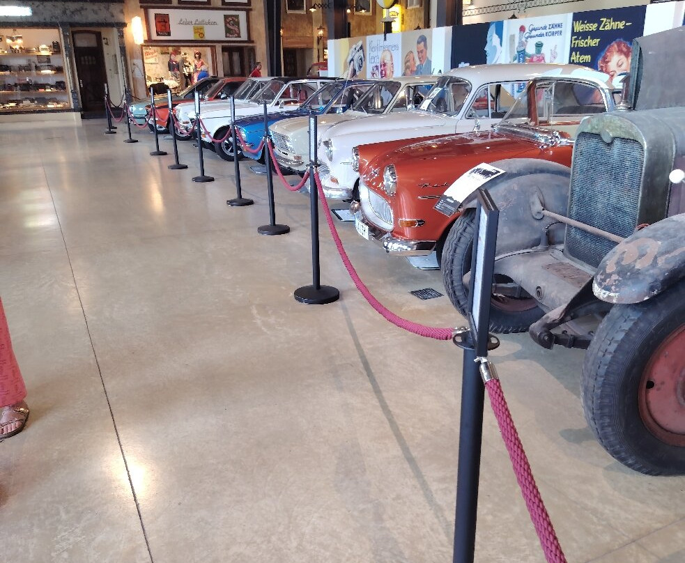 Zylinderhaus Nostalgie & Oldtimer Museum-贝恩卡斯特尔－屈斯必去景点