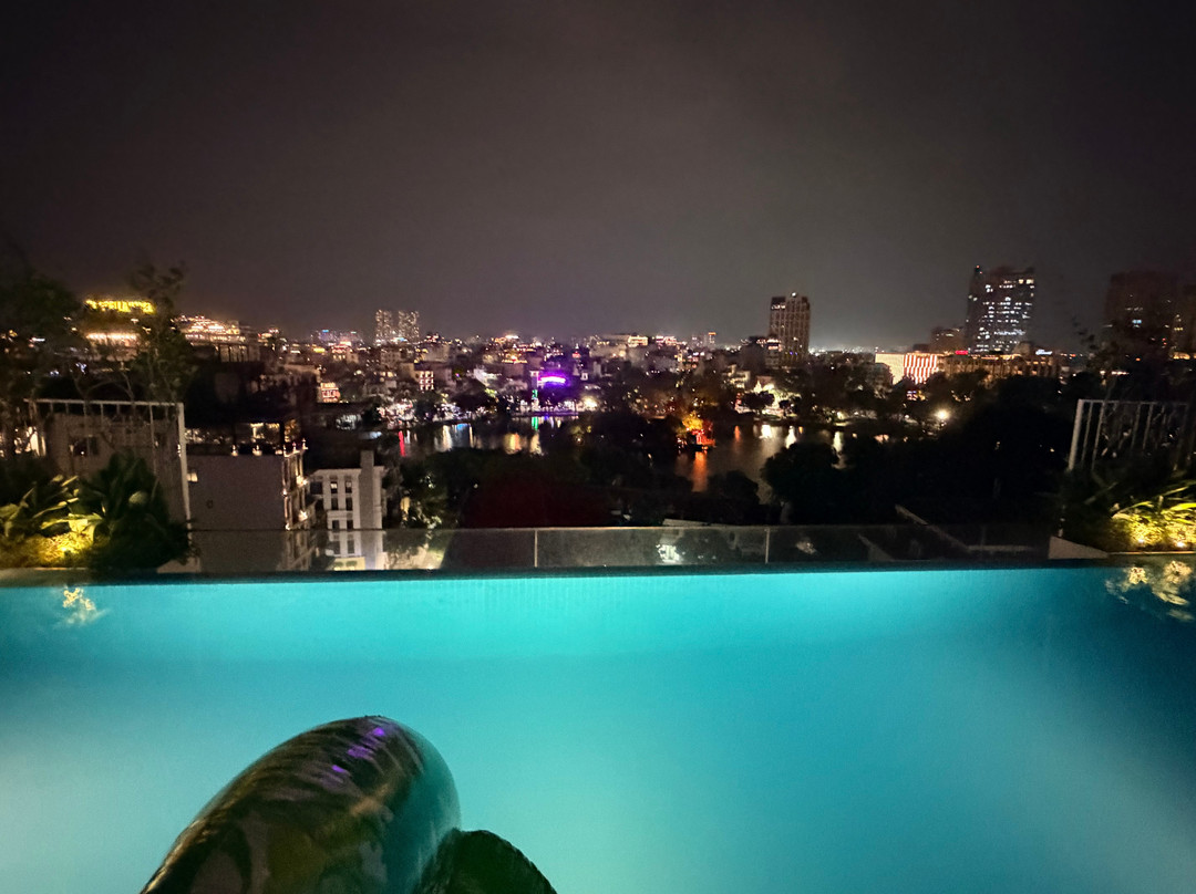 东方翡翠酒店主图