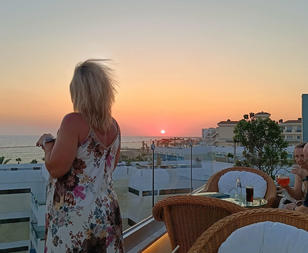 Constantinou Bros Pioneer Beach Hotel主图