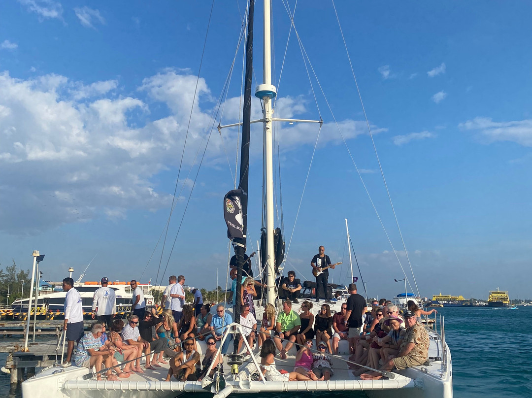 Pamela Tours Fishing & Snorkeling-女人岛必去景点