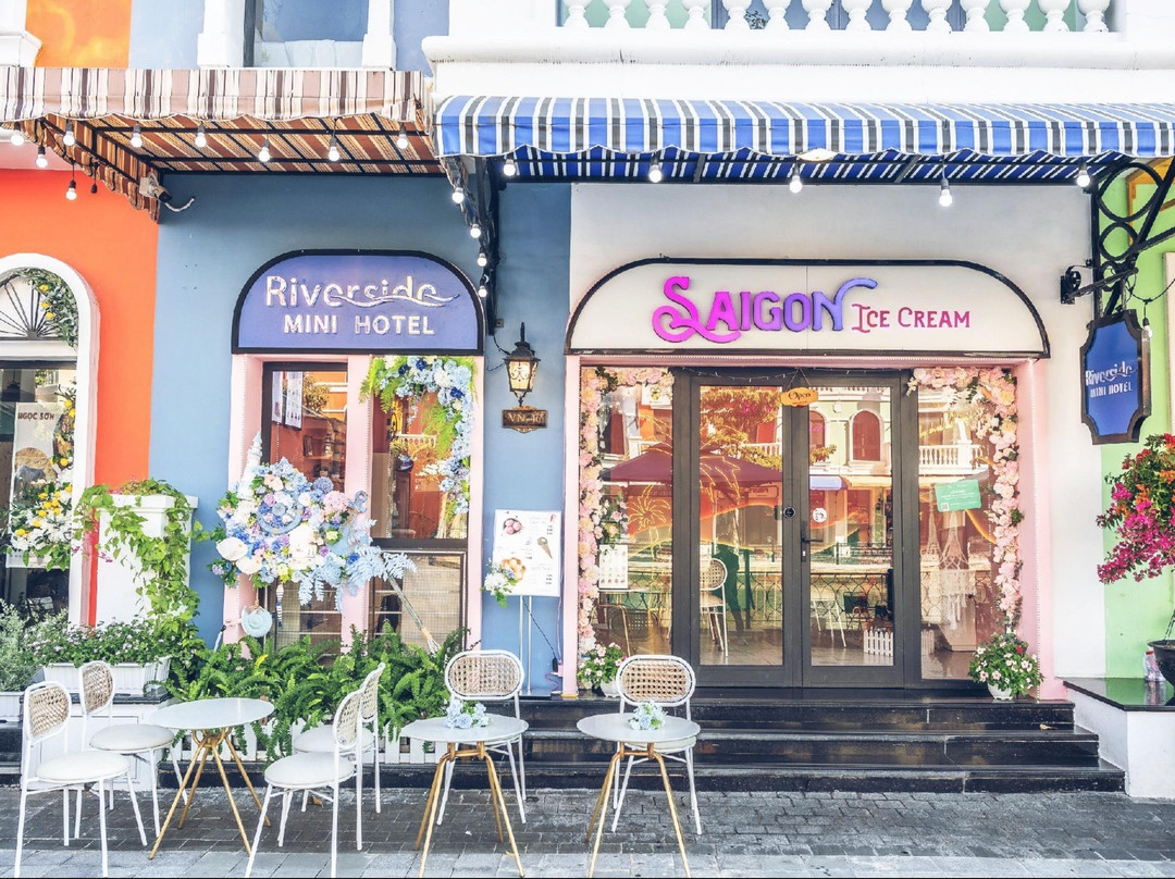 富国岛河滨迷你世界酒店