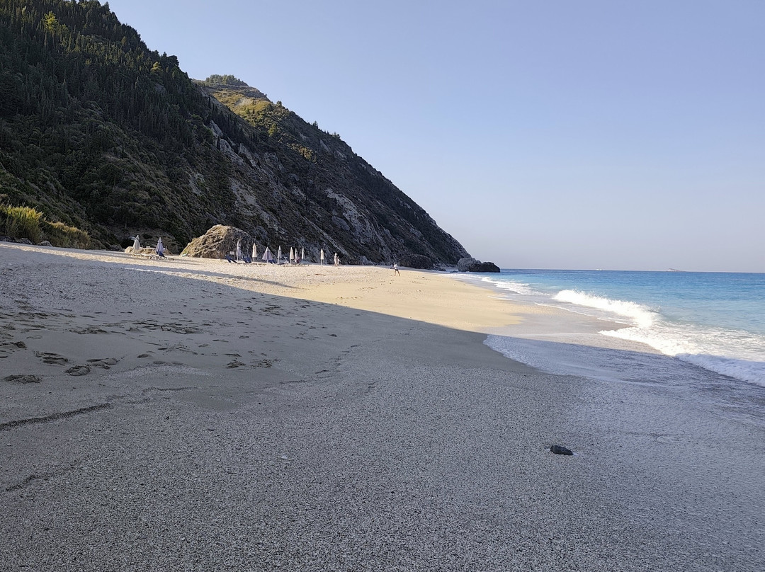 Megali Petra Beach-Kalamitsi必去景点