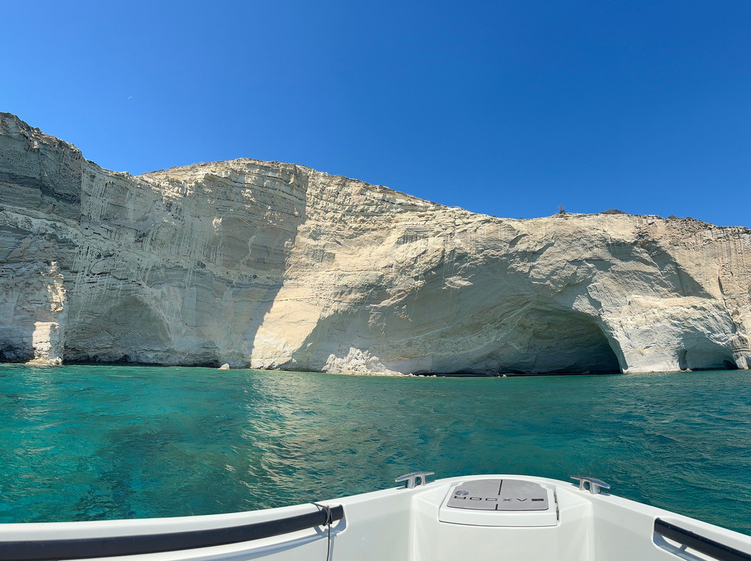 Odysseus A. Yacht Cruises-Adamas必去景点