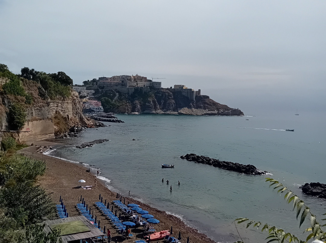Spiaggia Chiaia-普罗奇达必去景点