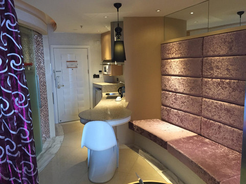 百灵酒店（贵阳喷水池紫林庵地铁站店）主图