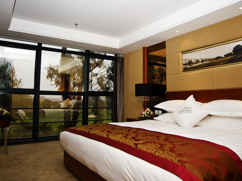 昆明湖景酒店主图