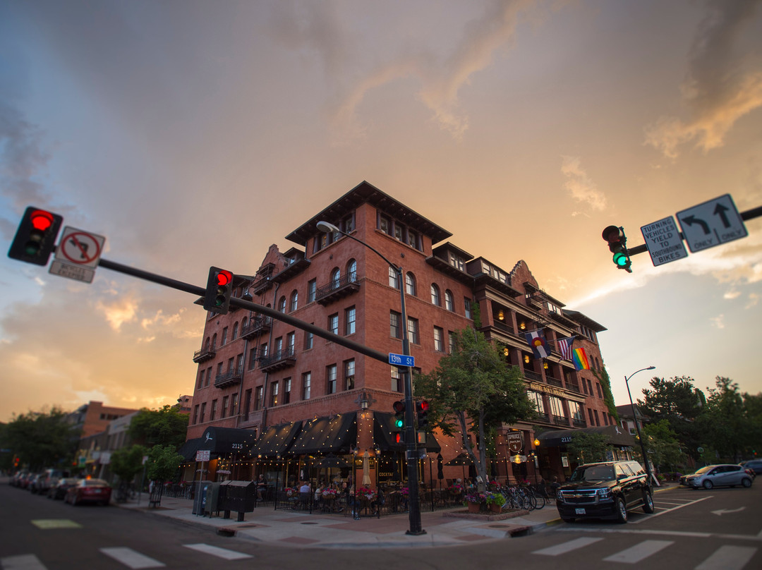 博尔德拉多酒店主图