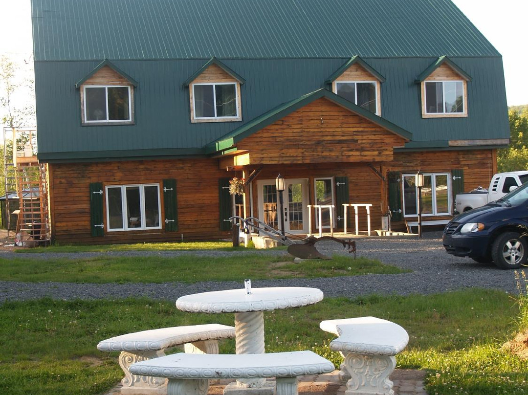 Saint-Alexis-des-Monts酒店住宿-Auberge des Pins Rouges