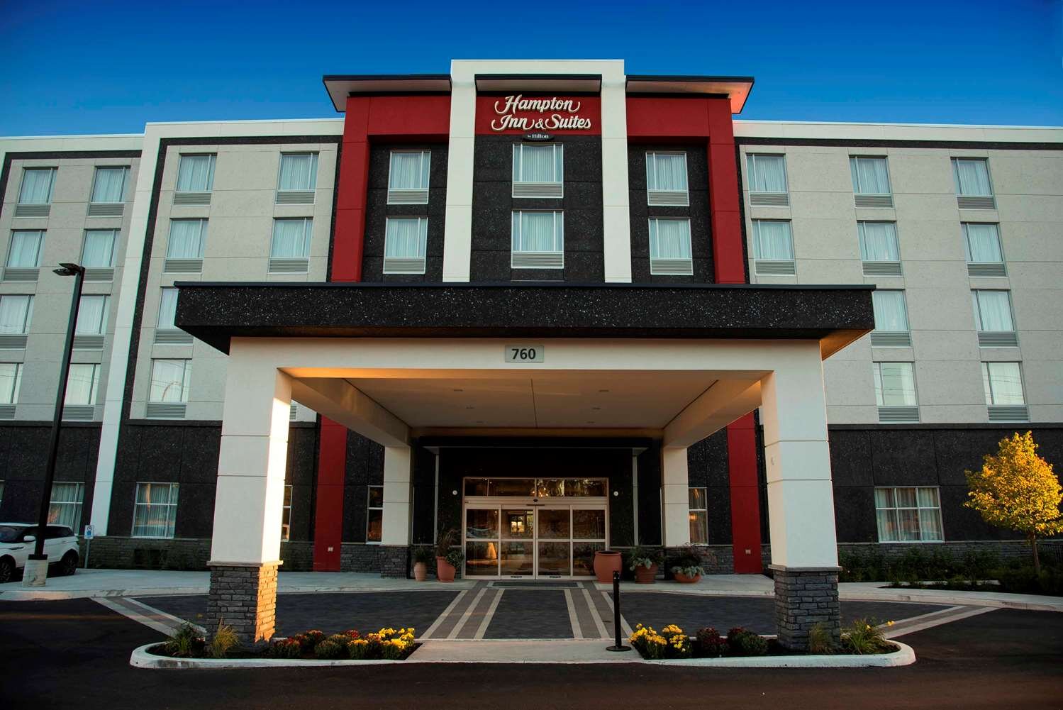 Hampton Inn & Suites by Hilton Thunder Bay-官方