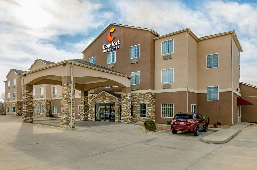 Comfort Inn & Suites Near Bethel College主图