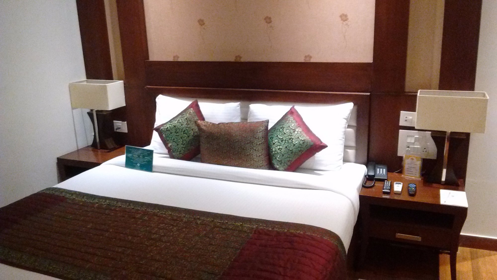 Millionaire Hotel & Resort-官方