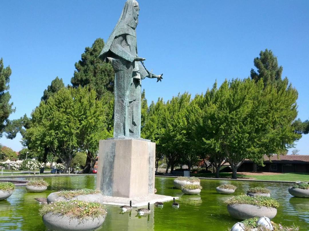 Statue of Saint Clare景点图片