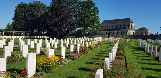 Ranville War Cemetery景点图片