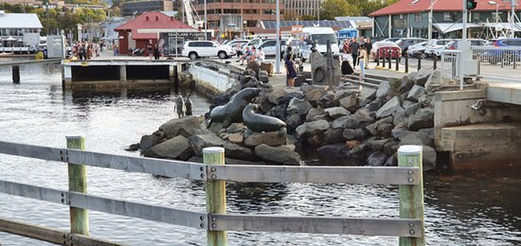 Bernacchi Tribute Sculptures-霍巴特必去景点