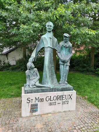 Beeld St. Mod. Glorieux-Ronse必去景点