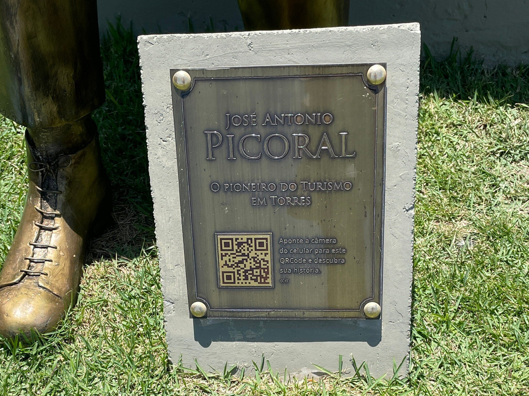 Estatua José Picoral