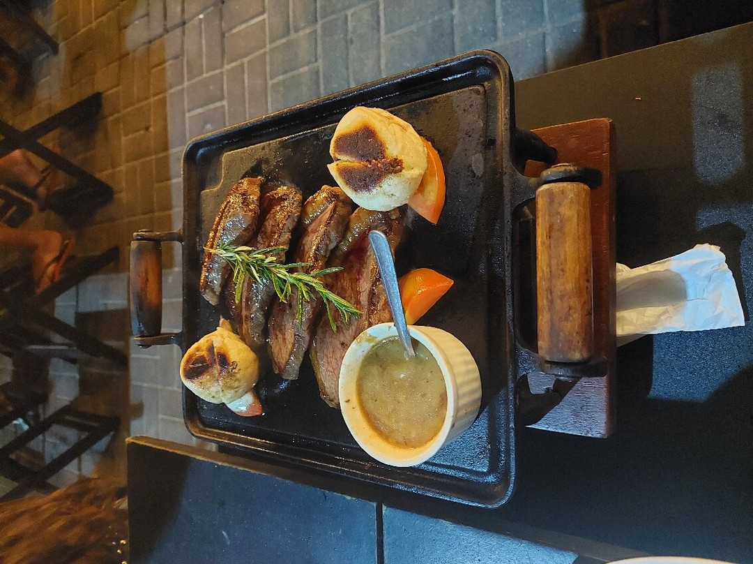 Santo Gole Bar E Grill