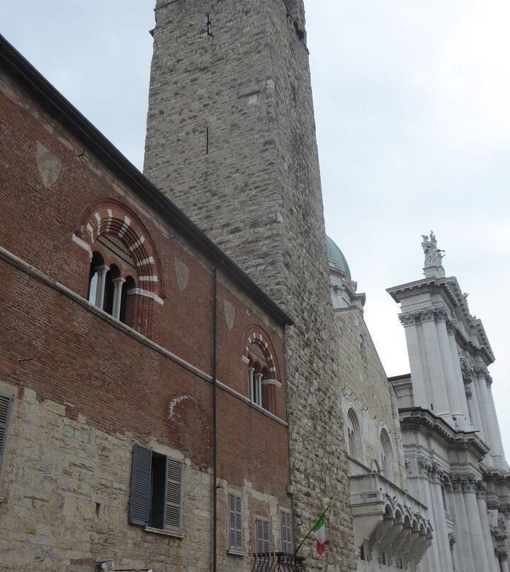 Piazza Paolo VI-布雷西亚必去景点