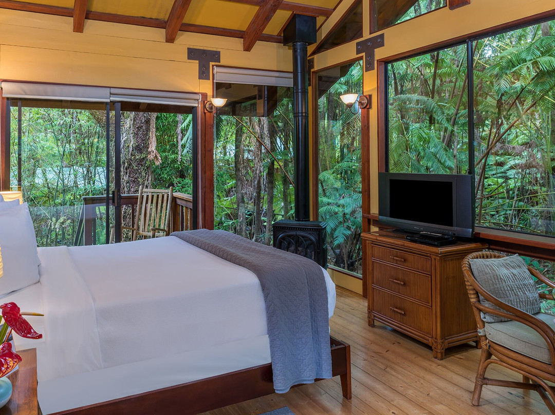 火山村庄饭店主图