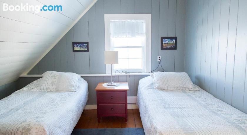 Au Coin De La Berge主图