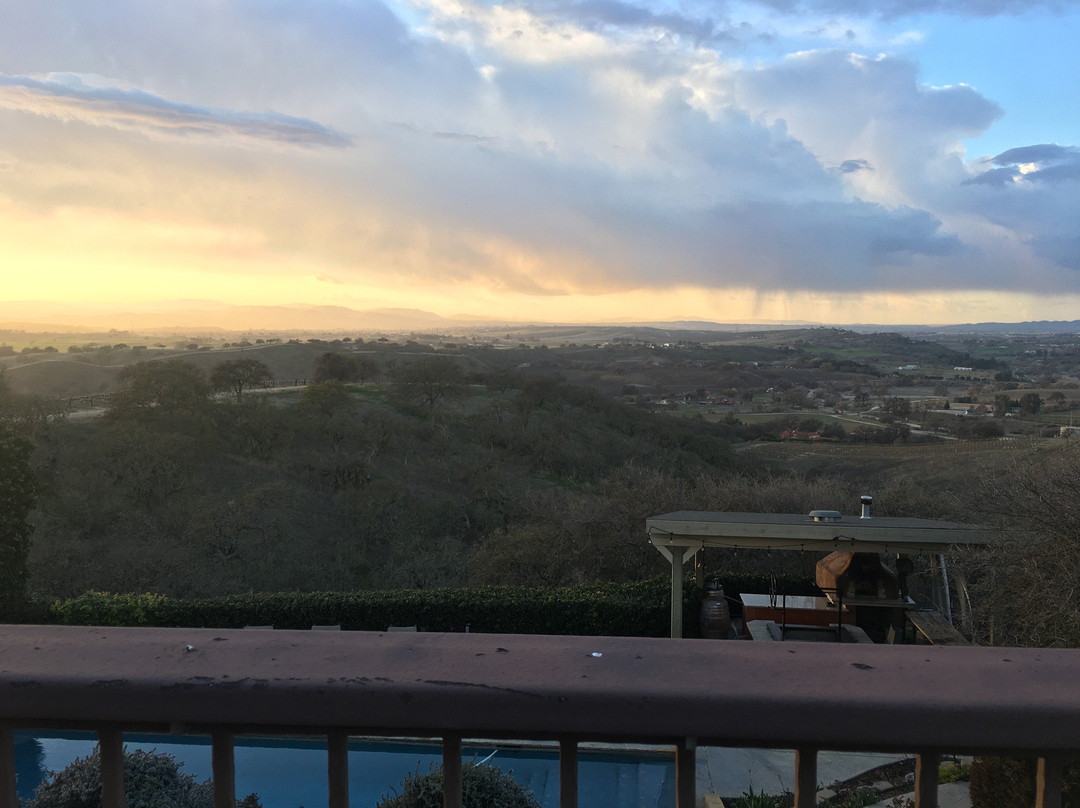 High Ridge Manor主图