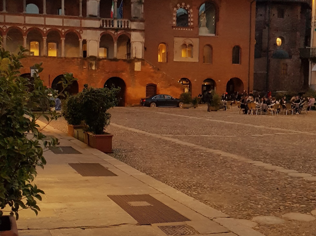 Piazza della Vittoria-帕维亚必去景点