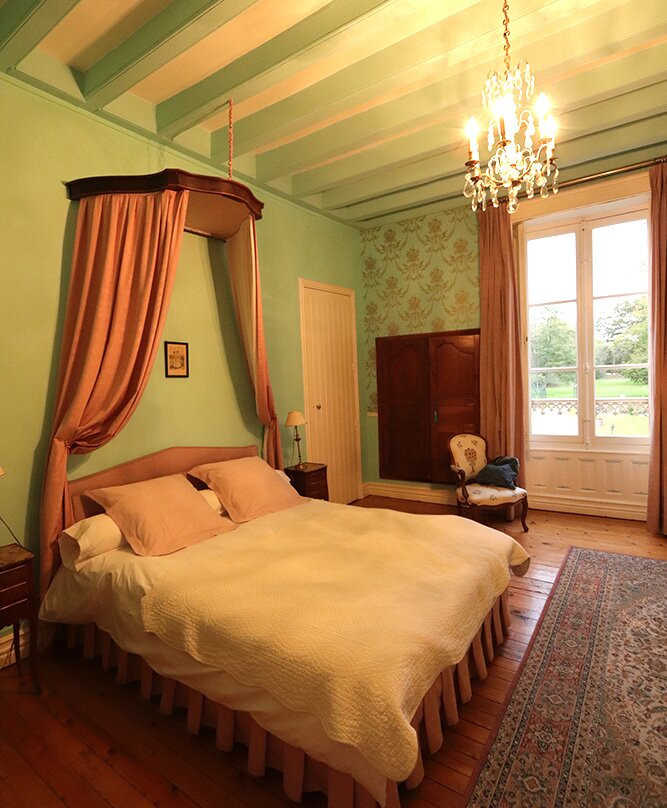 Château De Nazé主图