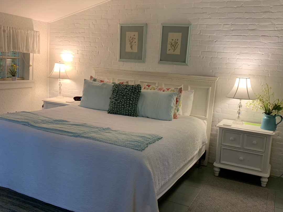 Four Chimneys Inn & Restaurant主图